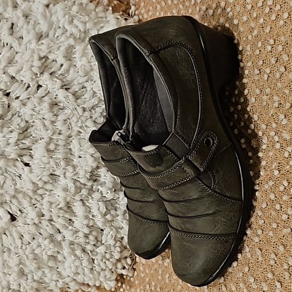 Easy Street Shoes - Picture 14 of 16